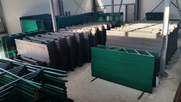 Металлические газонные ограждения обеспечат эффективное зонирование участка в СПБ от 150 рублей за 1 погонный метр.